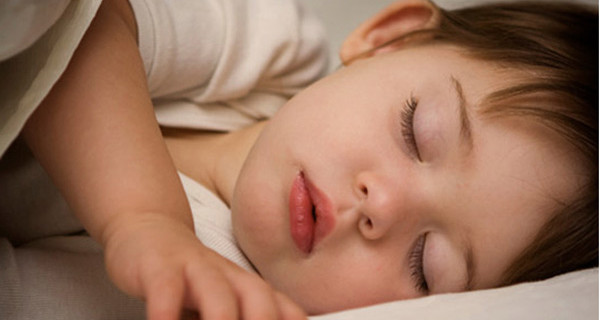 Come insegnare ai bambini a dormire nel loro lettino? Con la “tecnica delle carezze” Come insegnare ai bambini a dormire nel loro lettino? Con la “tecnica delle carezze”