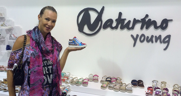 MICAM: Ludmilla Radchenko sceglie le scarpe Naturino per la sua bimba MICAM: Ludmilla Radchenko sceglie le scarpe Naturino per la sua bimba