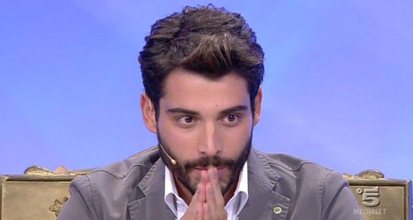 Uomini e Donne anticipazioni: il gesto di Amedeo che fa capire chi sceglierà davvero Uomini e Donne anticipazioni: il gesto di Amedeo che fa capire chi sceglierà davvero