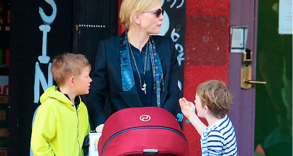 Cate Blanchett mamma e premio Oscar: il passeggino che ha scelto per i suoi figli Cate Blanchett mamma e premio Oscar: il passeggino che ha scelto per i suoi figli