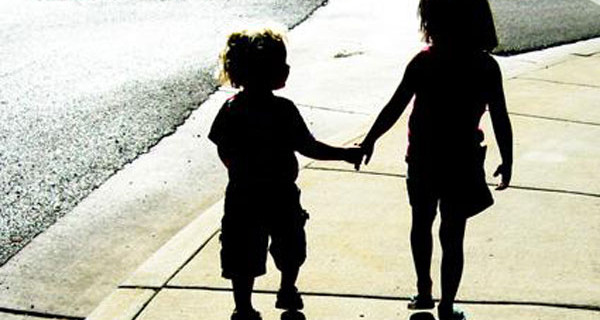 Fratelli e sorelle, chi nasce prima ha un quoziente intellettivo più alto: la ricerca dell’Università tedesca Fratelli e sorelle, chi nasce prima ha un quoziente intellettivo più alto: la ricerca dell’Università tedesca