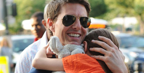 Tom Cruise non ha tempo per la figlia Suri? “Non vede la sua bambina da 2 anni” Tom Cruise non ha tempo per la figlia Suri? “Non vede la sua bambina da 2 anni”