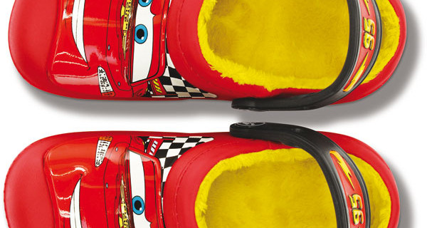 Regali di Natale per bambini: le Crocs imbottite dedicate a Cars Regali di Natale per bambini: le Crocs imbottite dedicate a Cars