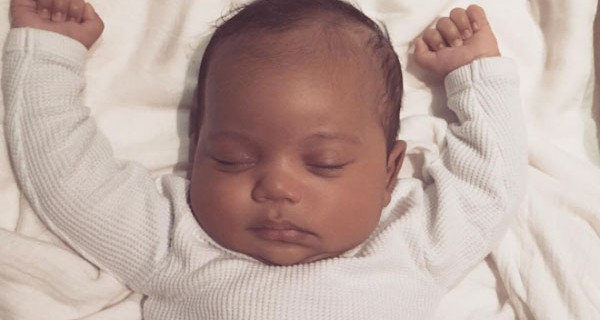 Kim Kardashian pubblica la prima foto del suo secondo bebè: “Vi presento Saint West” Kim Kardashian pubblica la prima foto del suo secondo bebè: “Vi presento Saint West”
