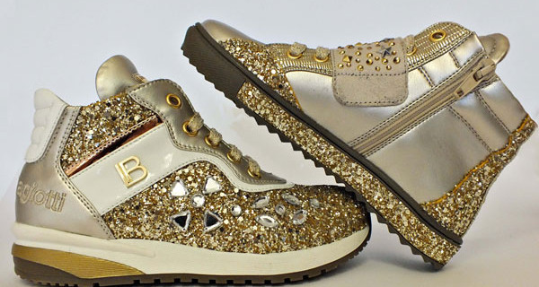 Scarpe per bambine, la collezione Laura Biagiotti DOLLS Scarpe per bambine, la collezione Laura Biagiotti DOLLS