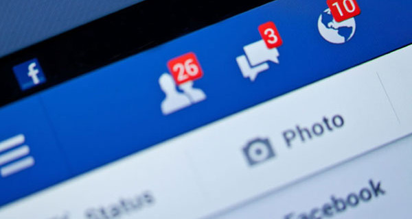 La sfida delle mamme su Facebook è pericolosa: l’avvertimento della Polizia Postale La sfida delle mamme su Facebook è pericolosa: l’avvertimento della Polizia Postale
