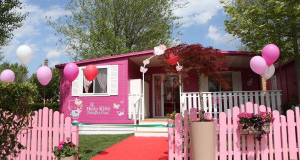 In vacanza nella casa di Hello Kitty! In vacanza nella casa di Hello Kitty!