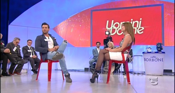 Uomini e donne petali rossi anche per gli Over Giuliana e Cristian lasciano insieme Uomini e donne petali rossi anche per gli Over Giuliana e Cristian lasciano insieme