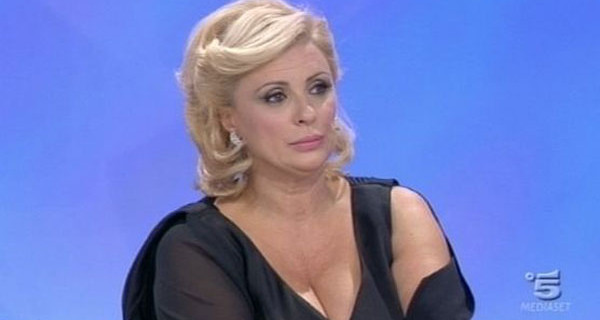 Uomini e donne la scelta di Ludovica le lacrime di Manuel e Tina in studio Uomini e donne la scelta di Ludovica le lacrime di Manuel e Tina in studio