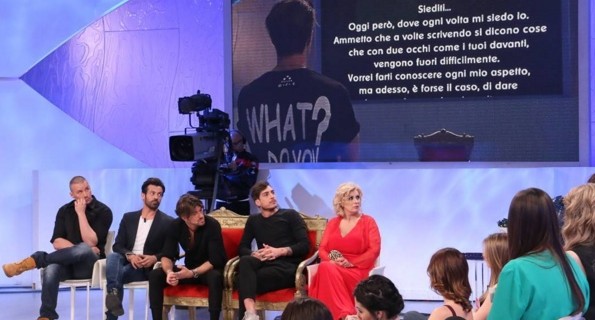 Uomini e donne chi è la corteggiatrice che abbandona il programma? Uomini e donne chi è la corteggiatrice che abbandona il programma?