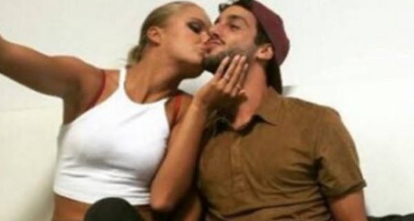 Isola dei Famosi 2016 Mercedesz perseguitata da un fan Jonas la difende Isola dei Famosi 2016 Mercedesz perseguitata da un fan Jonas la difende