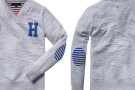 La maglia con scollo a V di Tommy Hilfiger per i bambini alla moda