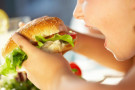 Quoziente intellettivo più basso per i bambini che mangiano al fast food: la ricerca