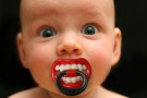 Ciuccio Succhietto Denti da Vampiro: per i neonati più “terrificanti”. Info e prezzo