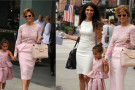 Jennifer Lopez e la figlia Emma vestite uguali a New York. Anche loro seguono la tendenza dell’estate
