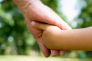 Rapporto nonni – nipoti: amore, insegnamento e condivisione. Ecco com’è in Italia