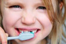 Salute dentale dei bimbi: ecco come mantenere i denti sani e forti