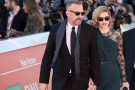 Kevin Costner e la figlia Lily al Festival del Cinema di Roma si baciano ed è subito scandalo [FOTO]