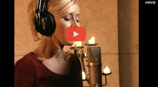 Canzone di Natale di oggi: "The Christmas Song" cantata da Christina Aguilera. Video, Testo e ...