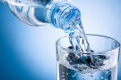 Qual è la temperatura migliore dell’acqua da far bere ai bambini con il caldo? Consigli