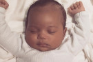 Kim Kardashian pubblica la prima foto del suo secondo bebè: “Vi presento Saint West”