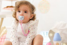 Suavinex presenta la nuova divertente collezione per neonati: biberon e succhietti