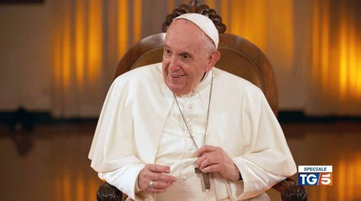 Il papa e la Chiesa aprono al battesimo dei figli di coppie gay, un passo avanti