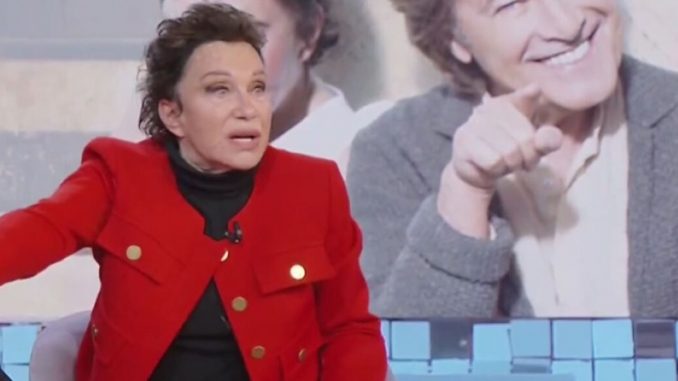 angela-ricchi-e-poveri-rifatta Angela Ricchi e Poveri stilista abito è rifatta o no la brunetta tanto amata