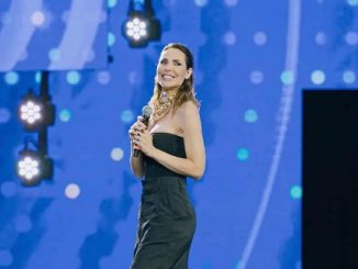 Ilary Blasi stilista e look a Battiti Live una mamma perfetta con l'outfit rock