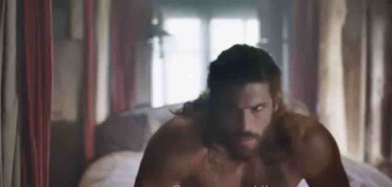 Can Yaman la scena in El Turco dove si alza dal letto: le fan sono andate in delirio