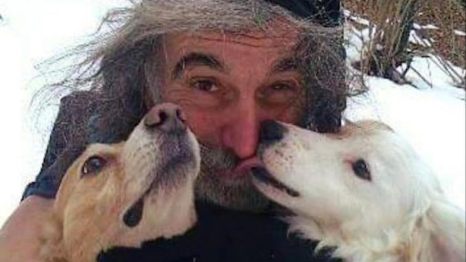 corona-addio-cagnolino L'addio di Mauro Corona al suo amato cagnolino Kuty: "Un pezzo del mio cuore se ne va"
