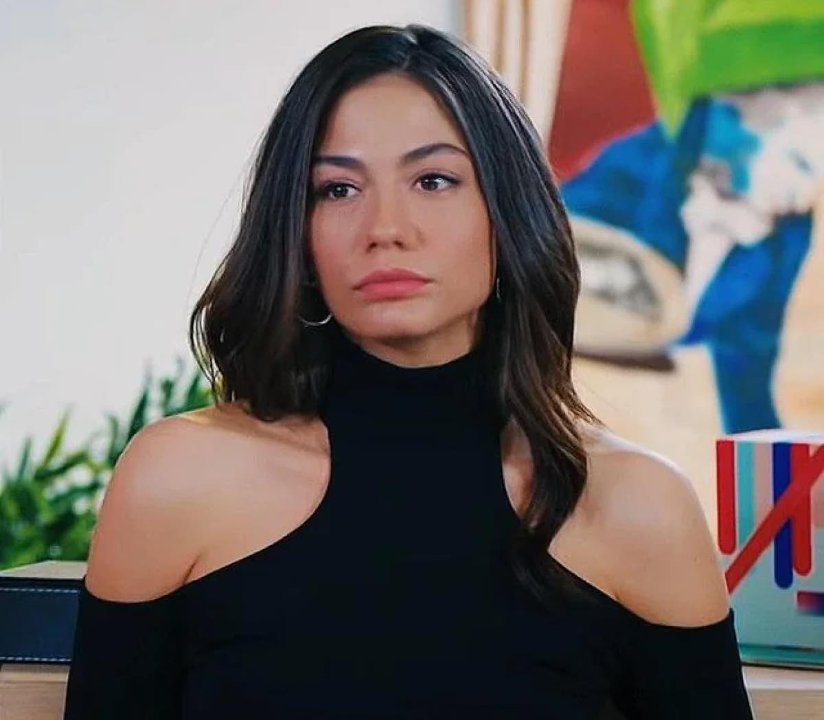 Demet Özdemir è incinta? Tutti gli indizi sulla presunta gravidanza dell'attrice turca